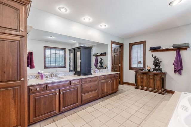 10348 Oglesby Drive, Evansville, IN 47720