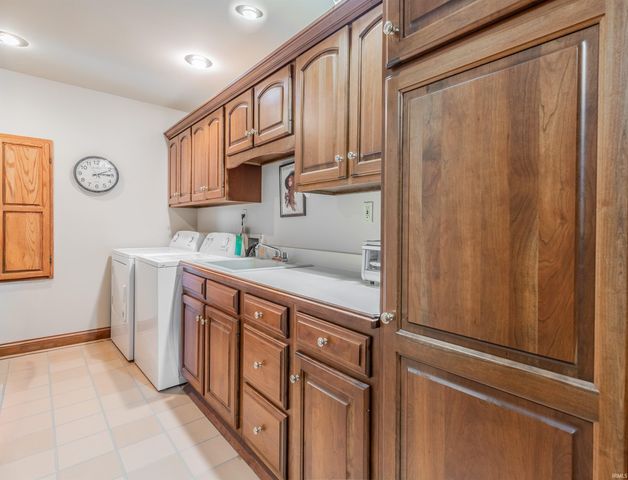 10348 Oglesby Drive, Evansville, IN 47720