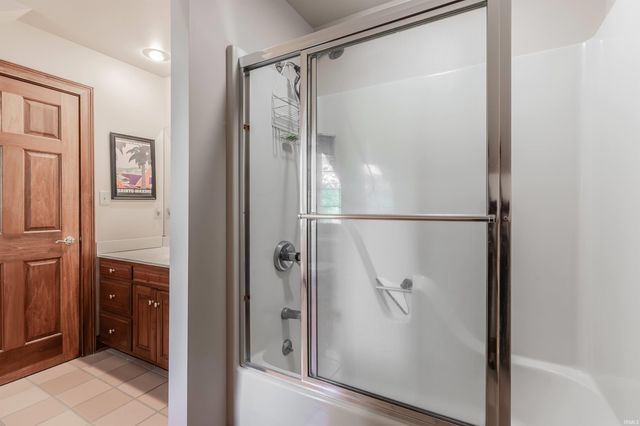 10348 Oglesby Drive, Evansville, IN 47720
