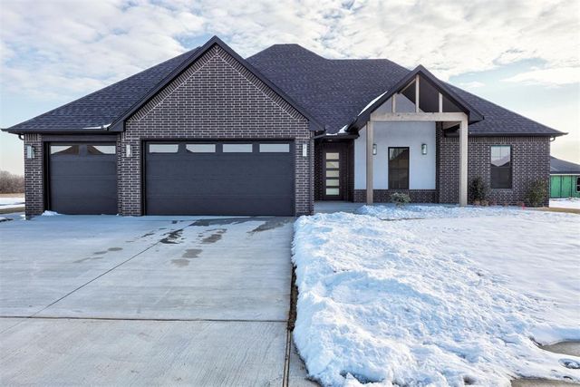 2208 W Sunset Drive, Mustang, OK 73064