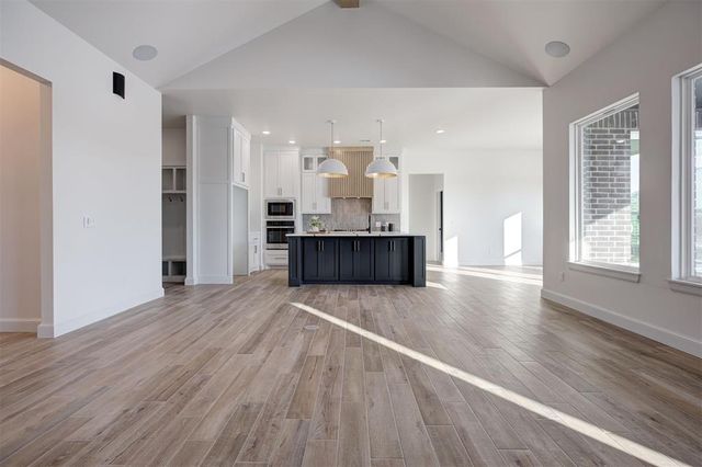 2208 W Sunset Drive, Mustang, OK 73064