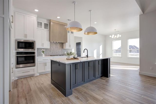 2208 W Sunset Drive, Mustang, OK 73064