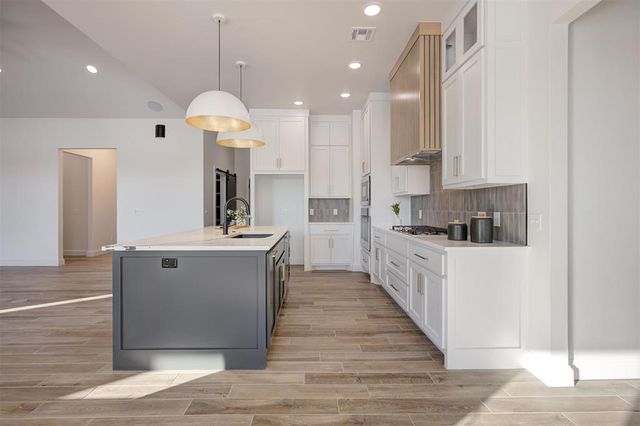 2208 W Sunset Drive, Mustang, OK 73064