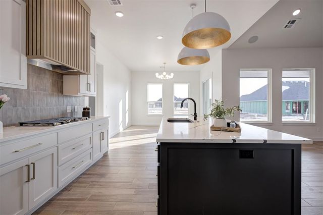 2208 W Sunset Drive, Mustang, OK 73064