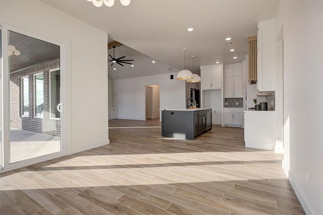 2208 W Sunset Drive, Mustang, OK 73064