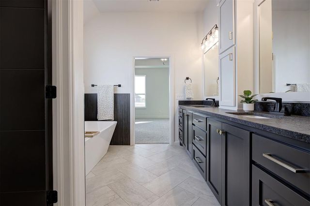 2208 W Sunset Drive, Mustang, OK 73064