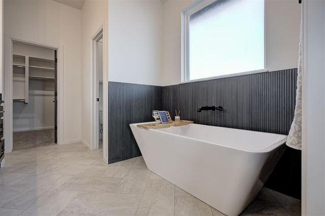 2208 W Sunset Drive, Mustang, OK 73064