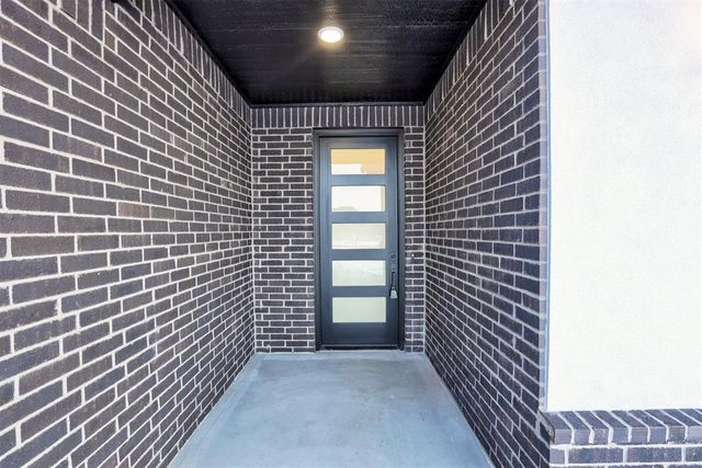 2208 W Sunset Drive, Mustang, OK 73064