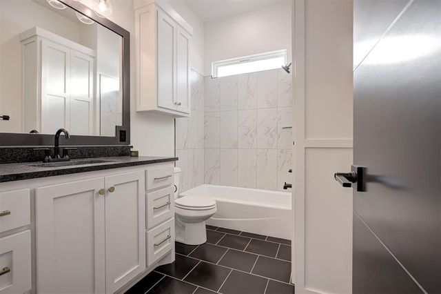 2208 W Sunset Drive, Mustang, OK 73064