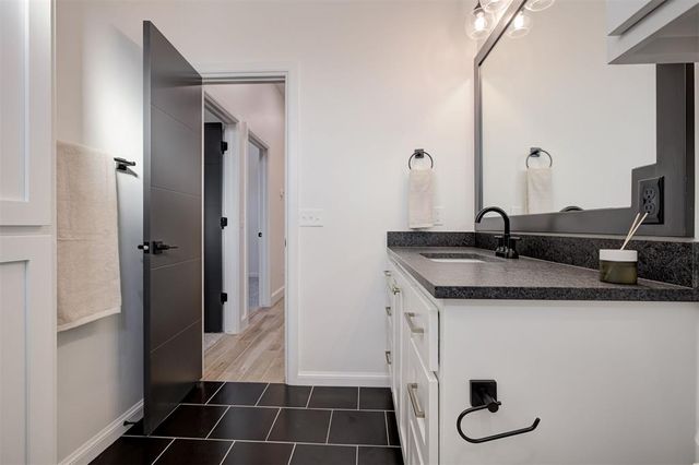 2208 W Sunset Drive, Mustang, OK 73064