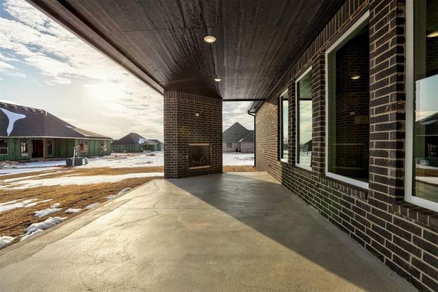 2208 W Sunset Drive, Mustang, OK 73064