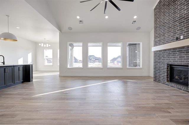 2208 W Sunset Drive, Mustang, OK 73064