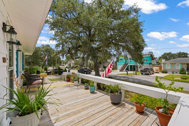 908 Wood St., North Myrtle Beach, SC 29582