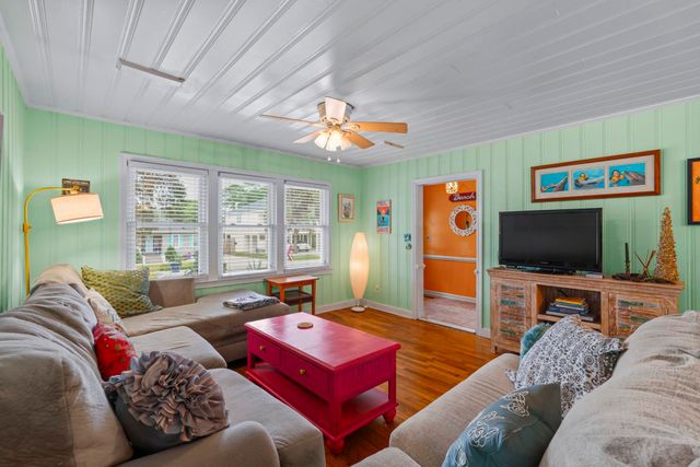 908 Wood St., North Myrtle Beach, SC 29582