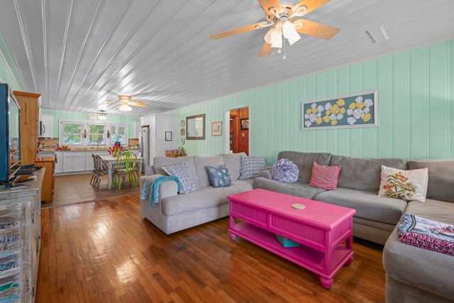908 Wood St., North Myrtle Beach, SC 29582