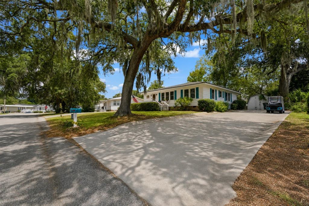 908 Wood St., North Myrtle Beach, SC 29582