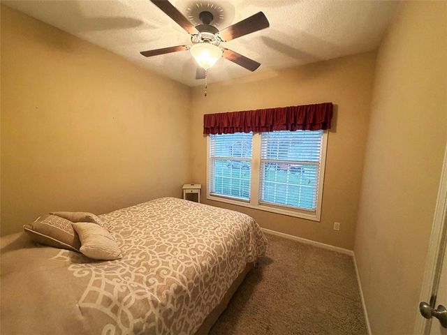 1112 Hoke Drive, Lee's Summit, MO 64081