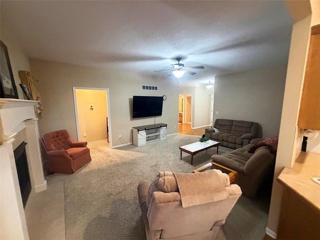 1112 Hoke Drive, Lee's Summit, MO 64081