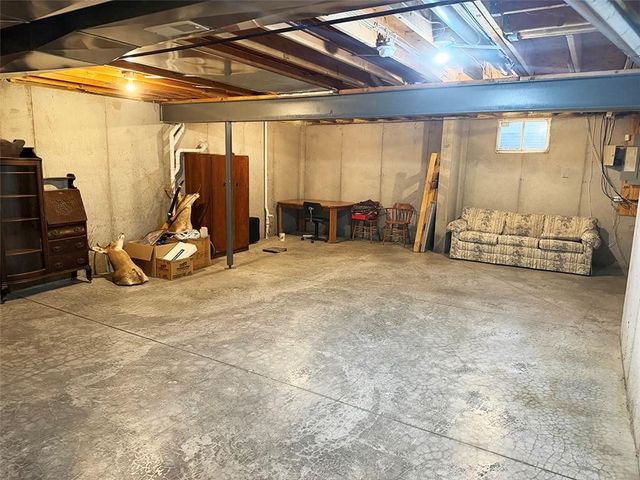 1112 Hoke Drive, Lee's Summit, MO 64081