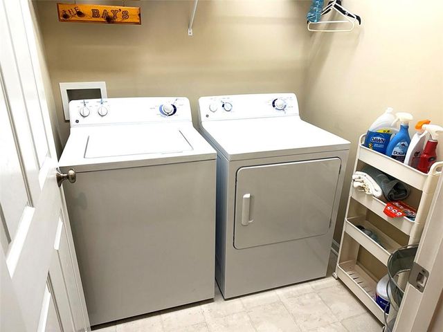 1112 Hoke Drive, Lee's Summit, MO 64081