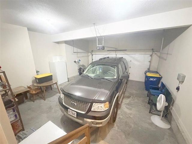 1112 Hoke Drive, Lee's Summit, MO 64081