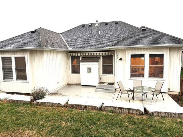 1112 Hoke Drive, Lee's Summit, MO 64081