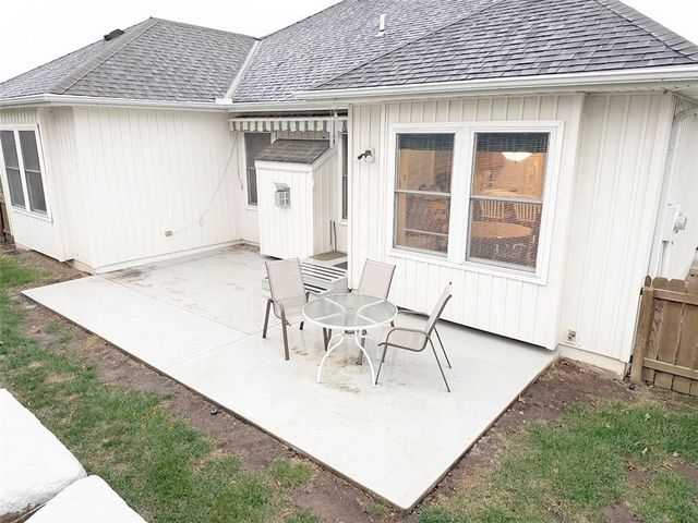 1112 Hoke Drive, Lee's Summit, MO 64081