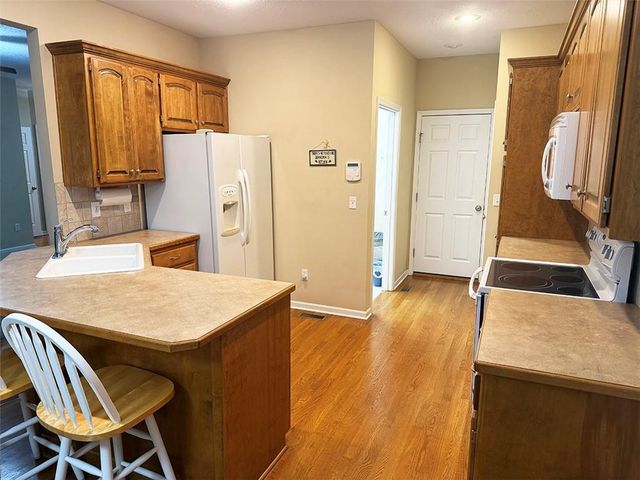 1112 Hoke Drive, Lee's Summit, MO 64081