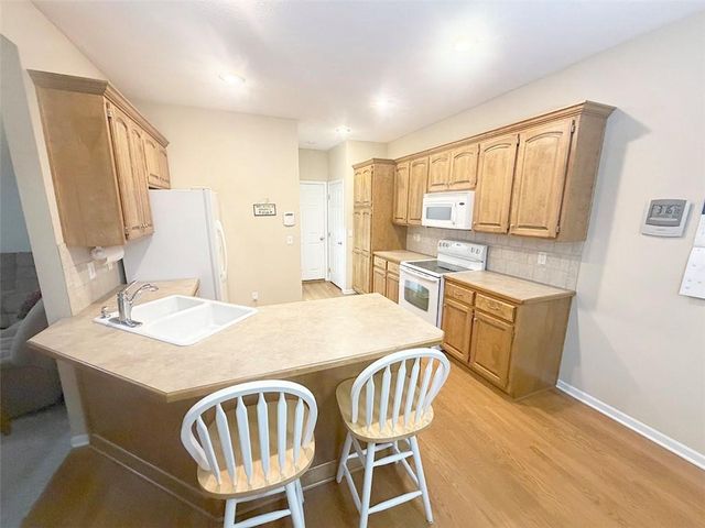 1112 Hoke Drive, Lee's Summit, MO 64081