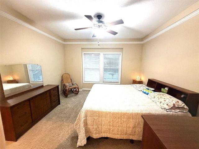 1112 Hoke Drive, Lee's Summit, MO 64081