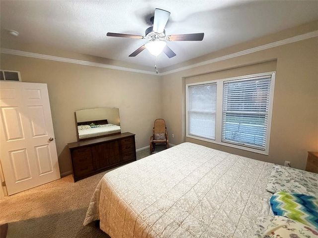 1112 Hoke Drive, Lee's Summit, MO 64081