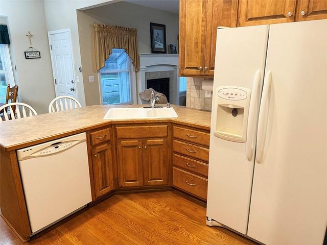 1112 Hoke Drive, Lee's Summit, MO 64081