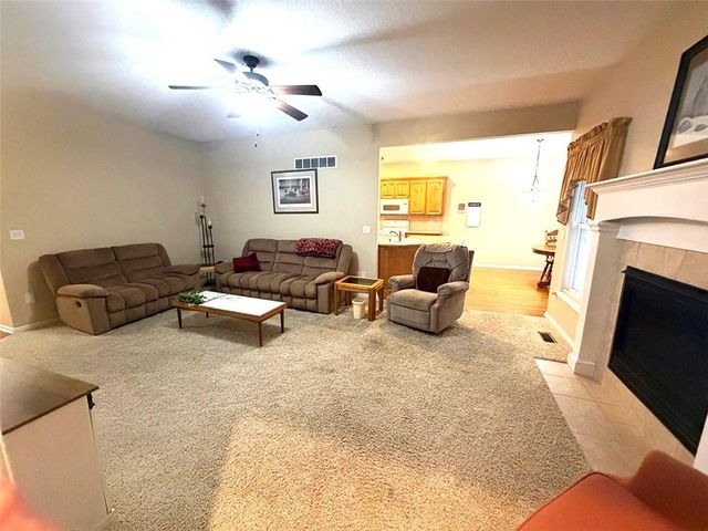 1112 Hoke Drive, Lee's Summit, MO 64081