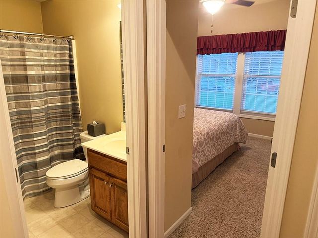 1112 Hoke Drive, Lee's Summit, MO 64081