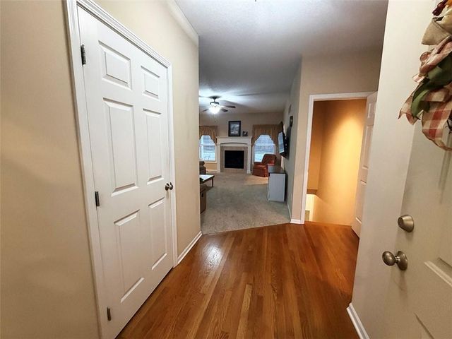 1112 Hoke Drive, Lee's Summit, MO 64081