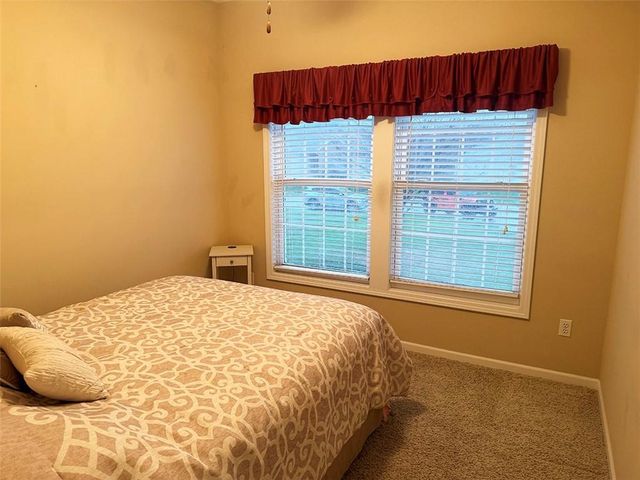 1112 Hoke Drive, Lee's Summit, MO 64081