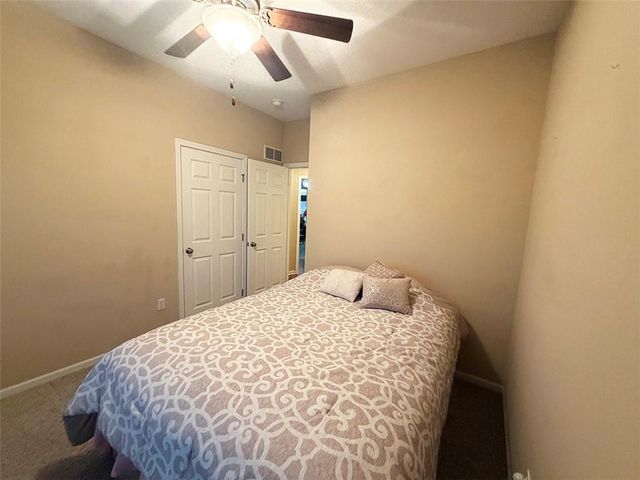 1112 Hoke Drive, Lee's Summit, MO 64081