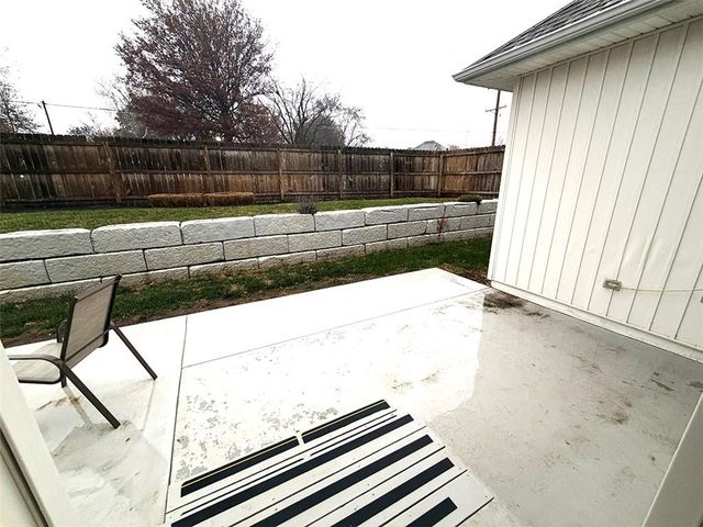 1112 Hoke Drive, Lee's Summit, MO 64081