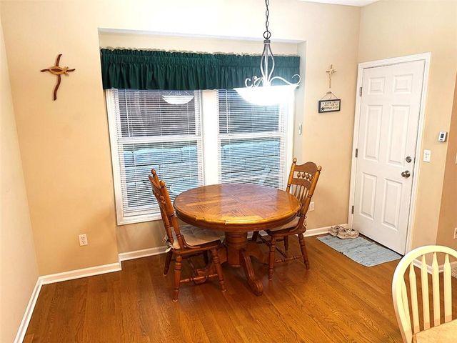 1112 Hoke Drive, Lee's Summit, MO 64081