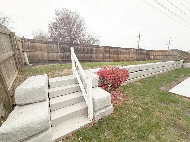 1112 Hoke Drive, Lee's Summit, MO 64081