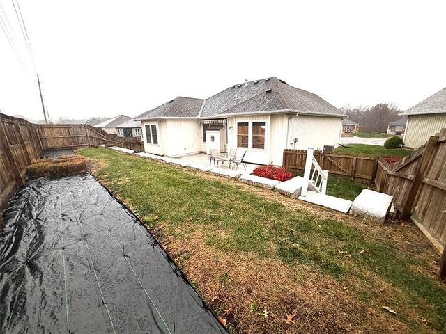 1112 Hoke Drive, Lee's Summit, MO 64081