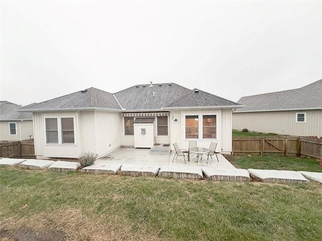 1112 Hoke Drive, Lee's Summit, MO 64081