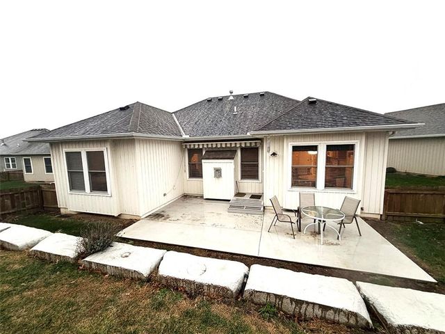 1112 Hoke Drive, Lee's Summit, MO 64081