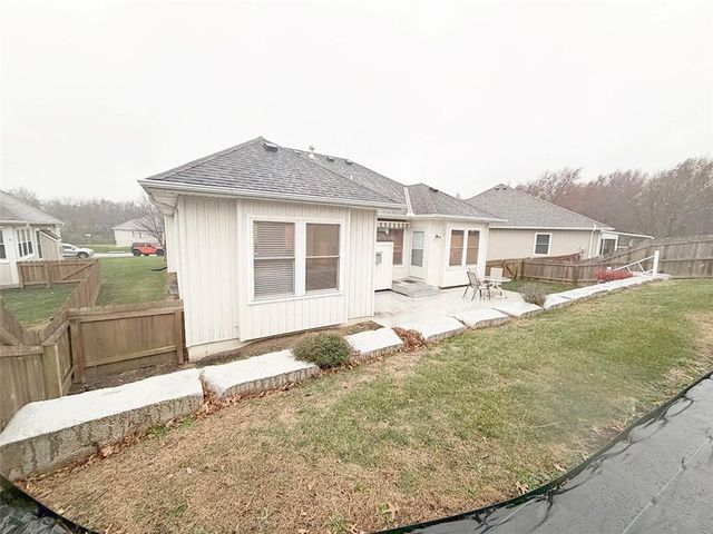 1112 Hoke Drive, Lee's Summit, MO 64081