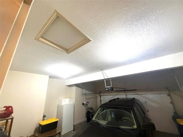 1112 Hoke Drive, Lee's Summit, MO 64081