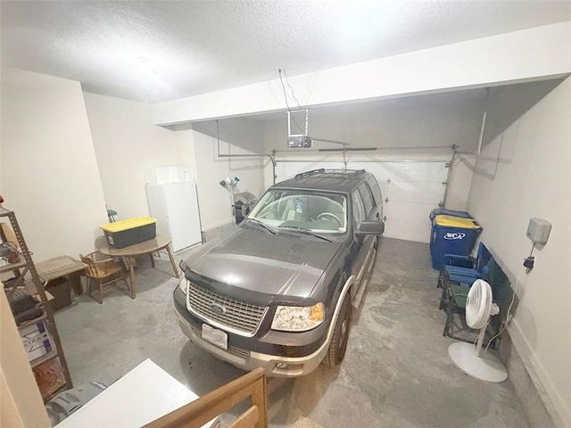 1112 Hoke Drive, Lee's Summit, MO 64081