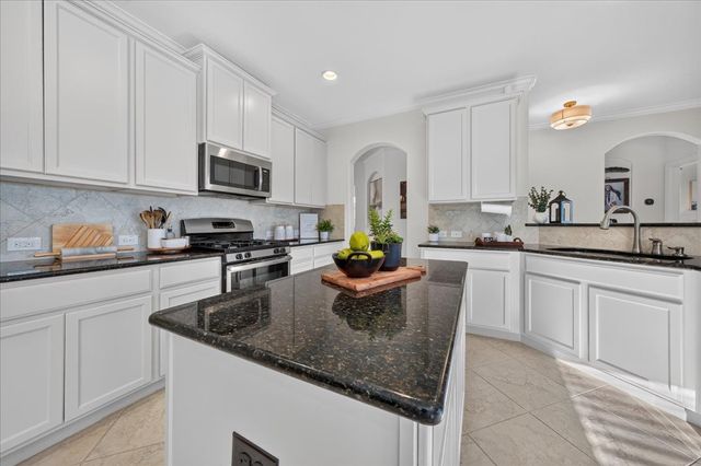 1533 Fallingwater Trail, Fort Worth, TX 76052