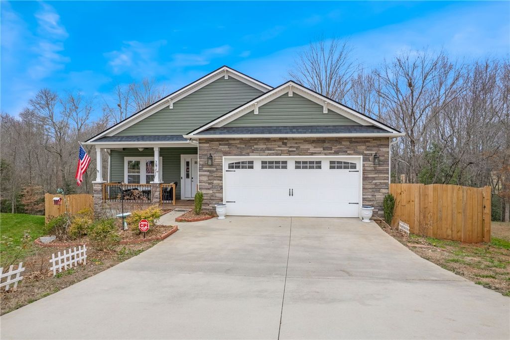 28 Vanessa Rae Lane, Pendleton, SC 29670