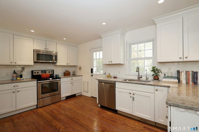 18 Head Of Meadow Road, Newtown, CT 06470