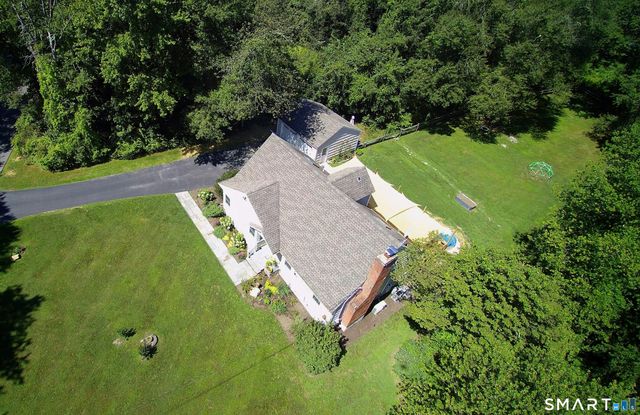 18 Head Of Meadow Road, Newtown, CT 06470